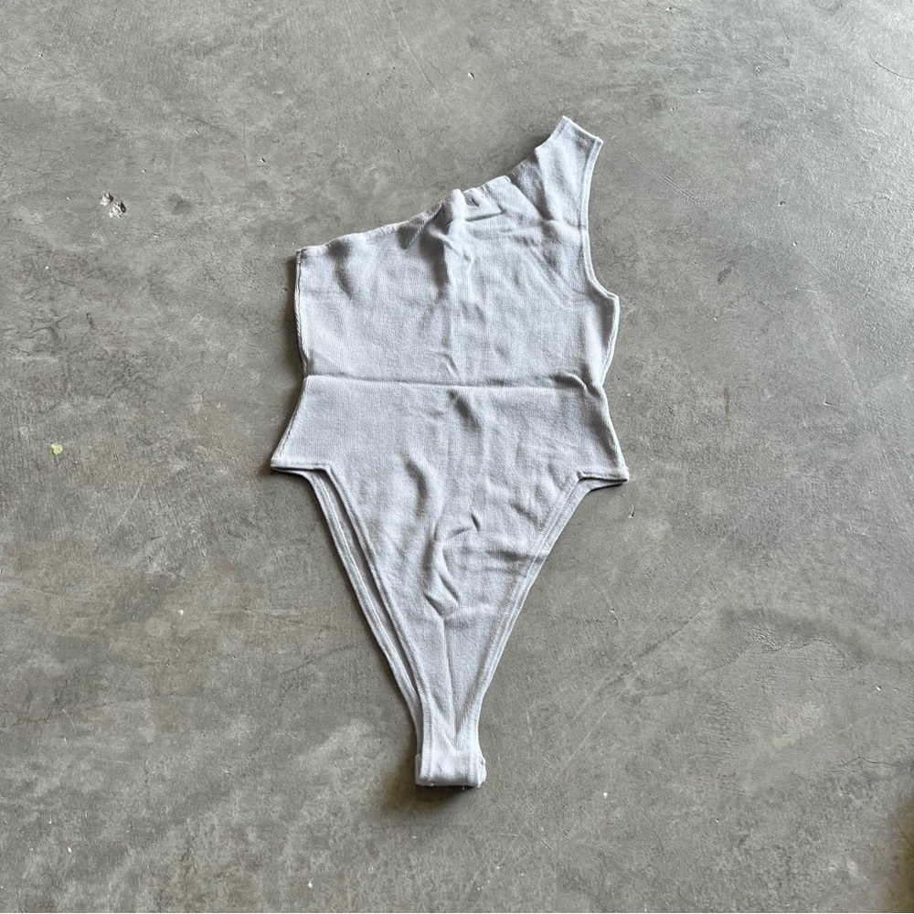 BOOHOO ONE-SHOULDER BODYSUIT